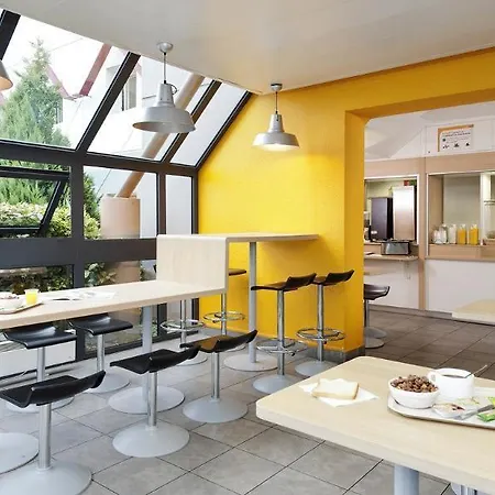 F1 Est Porte De Ste Luce 3* Nantes