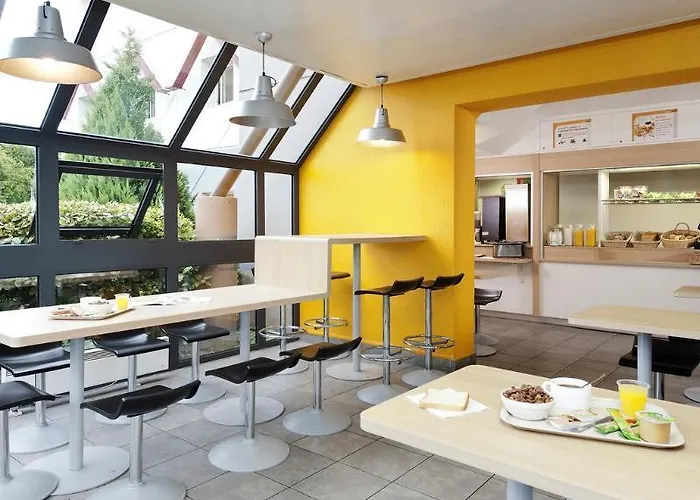 F1 Est Porte De Ste Luce 3* Nantes