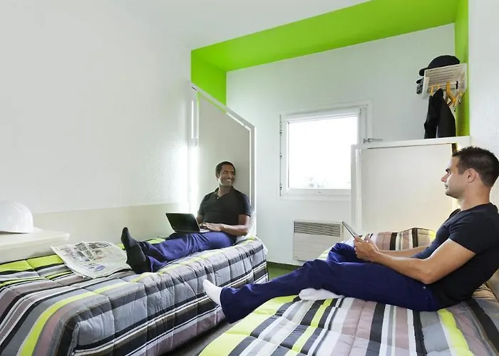 F1 Est Porte De Ste Luce Hotell 3*